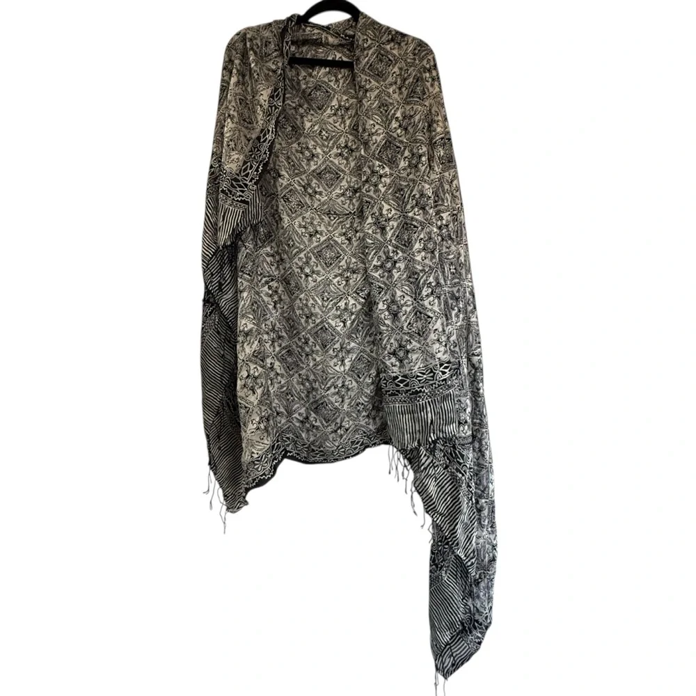 Extra large lightweight‎ silver navy paisley print shawl scarf fringe 43” x 68”
